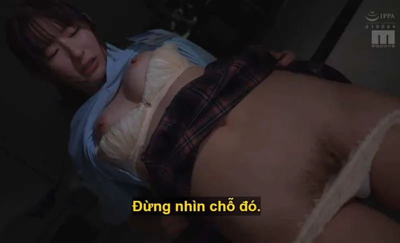 Sếp to đang lập mưu xxx con nhỏ nhân viên kiêu kỳ lười nhác, suốt ngày chỉ chăm chăm chat chit với người yêu.